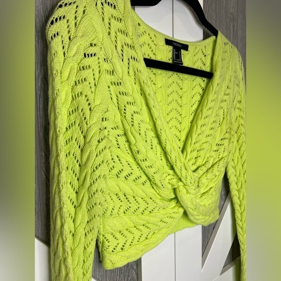B13.22 FOREVER 21 Crop-Top Sweater, Cable knit, Lite Lime Green. - Picture 3 of 4